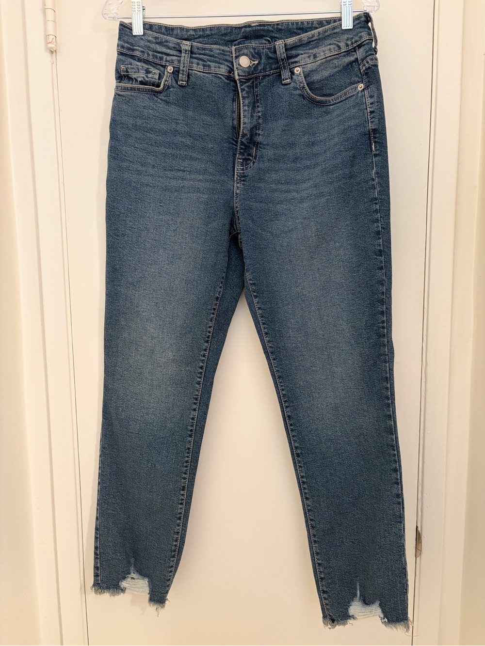 Time and Tru Women’s Cropped Ankle Jeans in Medium Blue Wash